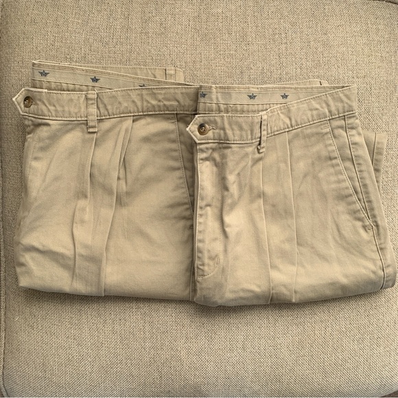Lot of 2 Vintage Dockers Khaki Pants Classic Fit Mens Size W38 L32 100% Cotton - Picture 1 of 13